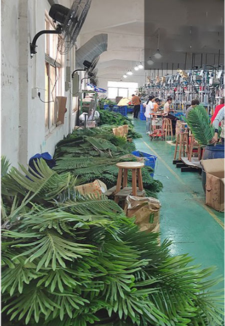 Xanhvina là một trong số ít shop cây giả ở HN có xưởng sản xuất riêng