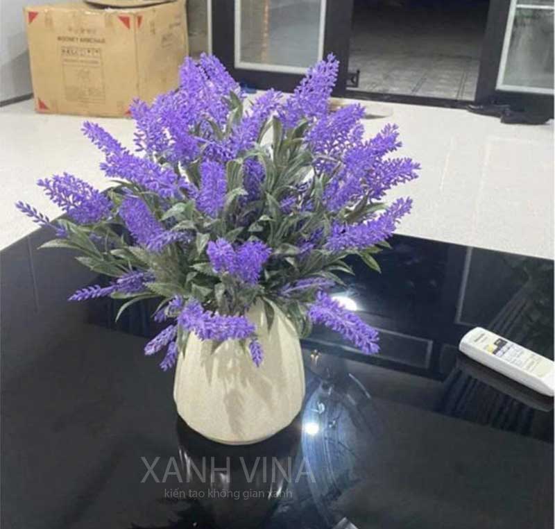 hoa oải hương giả cắm lọ để bàn