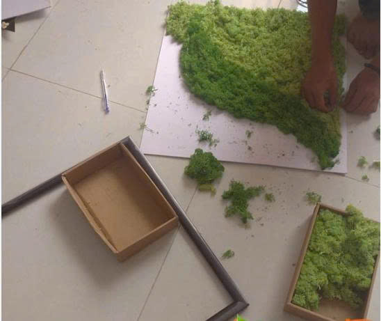 thi công tường rêu giả
