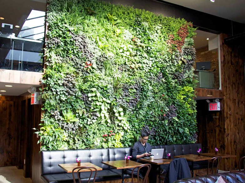 Tường cây giả trang trí nhà hàng